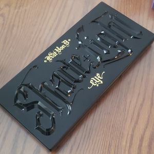 KAT VON D SHADE AND LIGHT